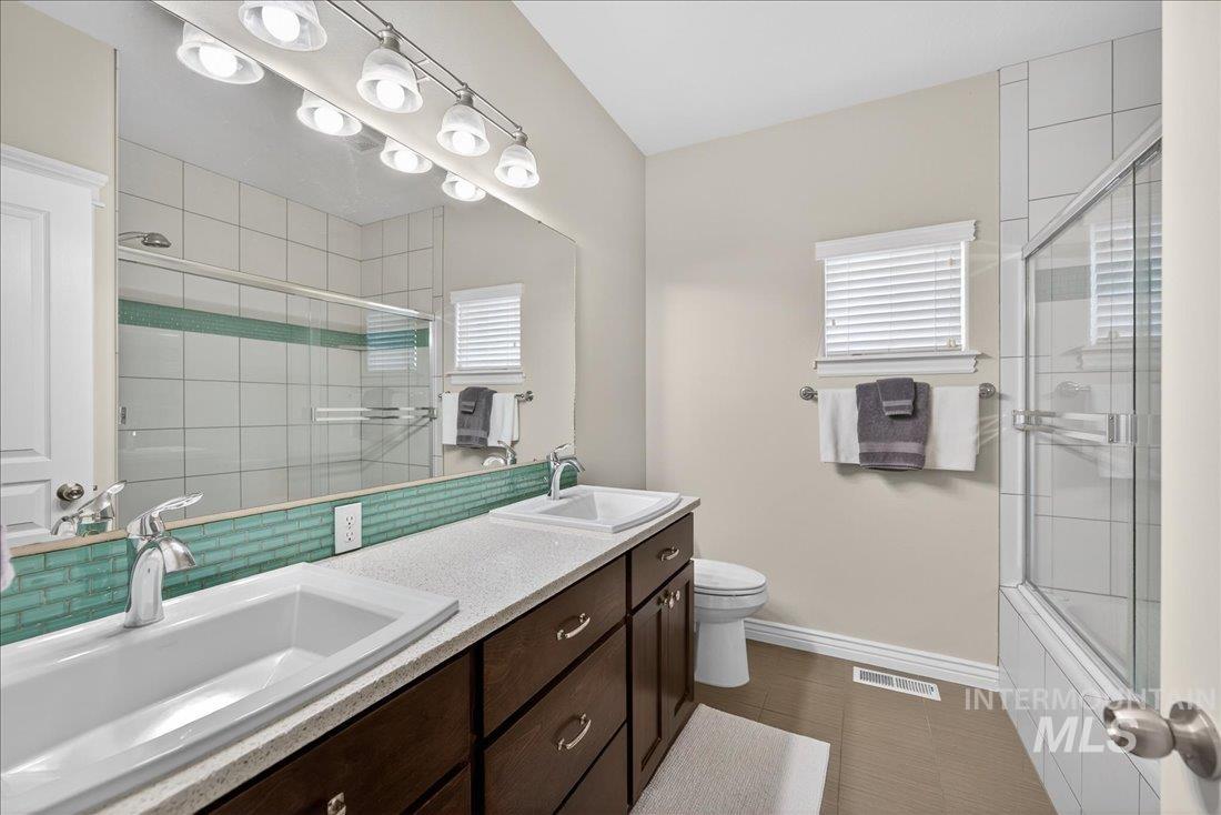 649 Lilac Street, Fruitland, Idaho 83619, 5 Bedrooms, 3 Bathrooms, Residential For Sale, Price $440,000,MLS 98977995