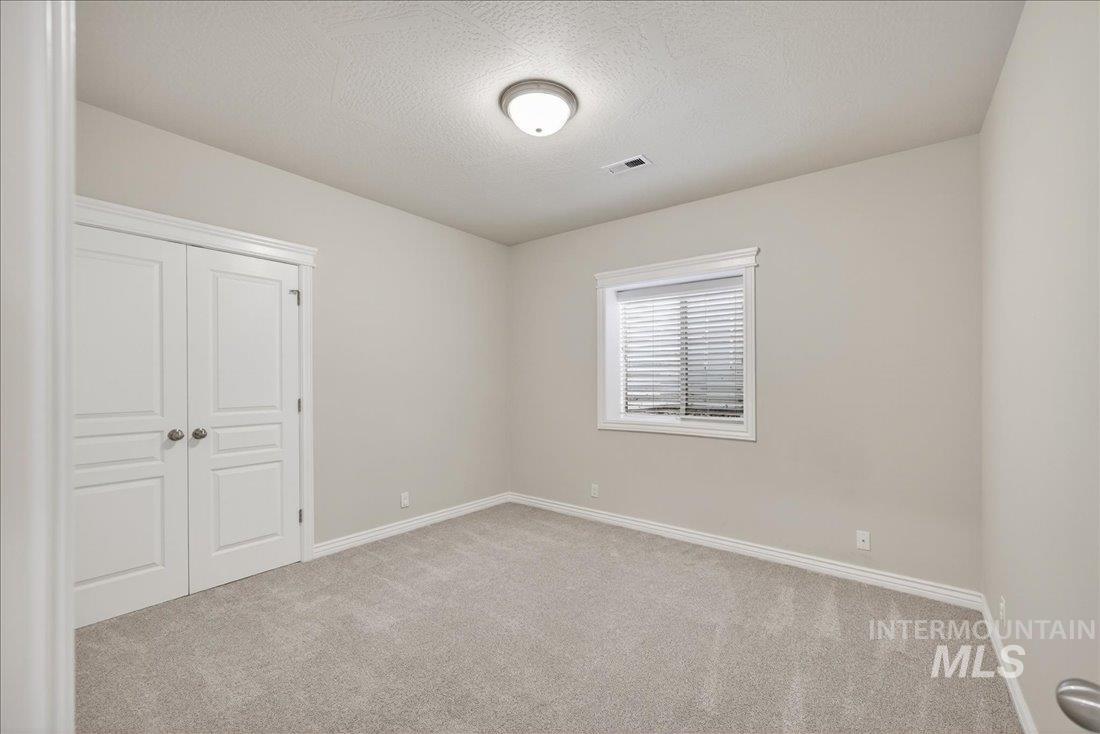 649 Lilac Street, Fruitland, Idaho 83619, 5 Bedrooms, 3 Bathrooms, Residential For Sale, Price $440,000,MLS 98977995