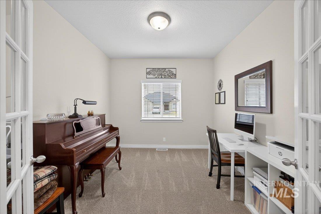 649 Lilac Street, Fruitland, Idaho 83619, 5 Bedrooms, 3 Bathrooms, Residential For Sale, Price $440,000,MLS 98977995