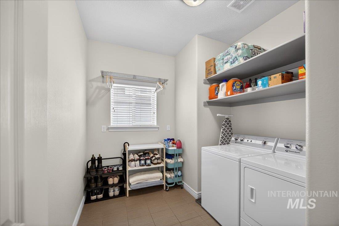 649 Lilac Street, Fruitland, Idaho 83619, 5 Bedrooms, 3 Bathrooms, Residential For Sale, Price $440,000,MLS 98977995