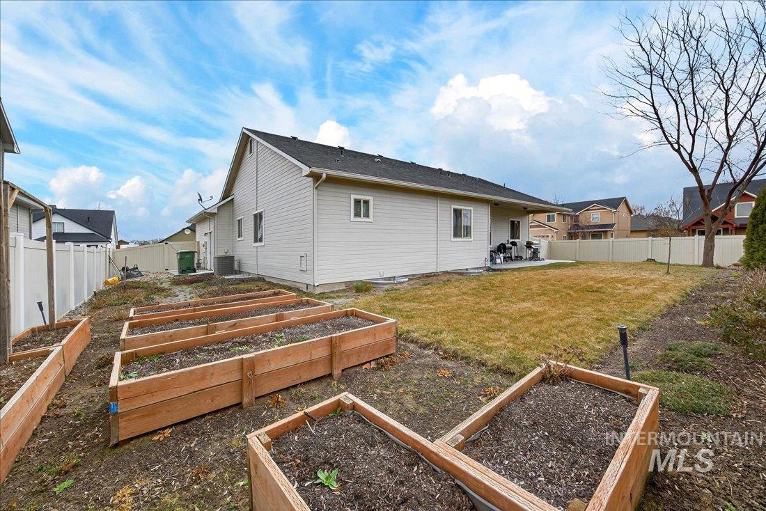 649 Lilac Street, Fruitland, Idaho 83619, 5 Bedrooms, 3 Bathrooms, Residential For Sale, Price $440,000,MLS 98977995