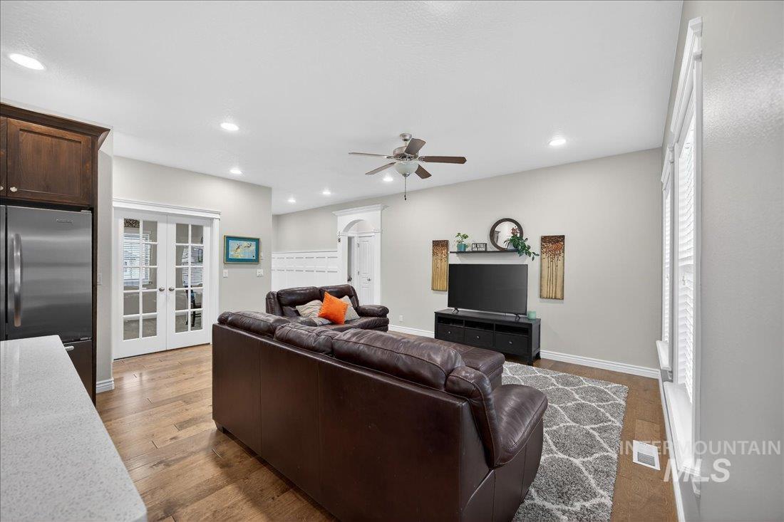 649 Lilac Street, Fruitland, Idaho 83619, 5 Bedrooms, 3 Bathrooms, Residential For Sale, Price $440,000,MLS 98977995