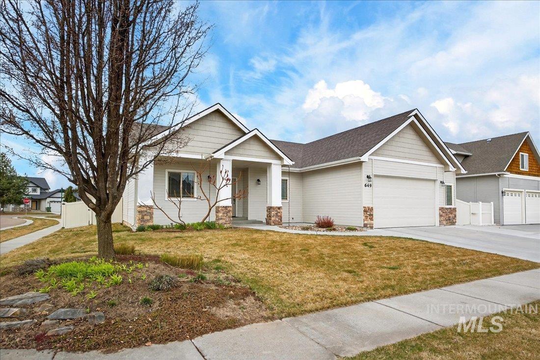 649 Lilac Street, Fruitland, Idaho 83619, 5 Bedrooms, 3 Bathrooms, Residential For Sale, Price $440,000,MLS 98977995