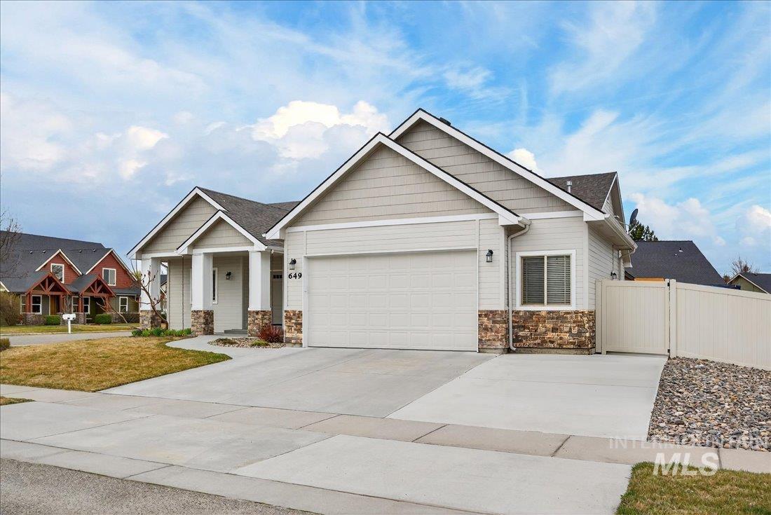 649 Lilac Street, Fruitland, Idaho 83619, 5 Bedrooms, 3 Bathrooms, Residential For Sale, Price $440,000,MLS 98977995