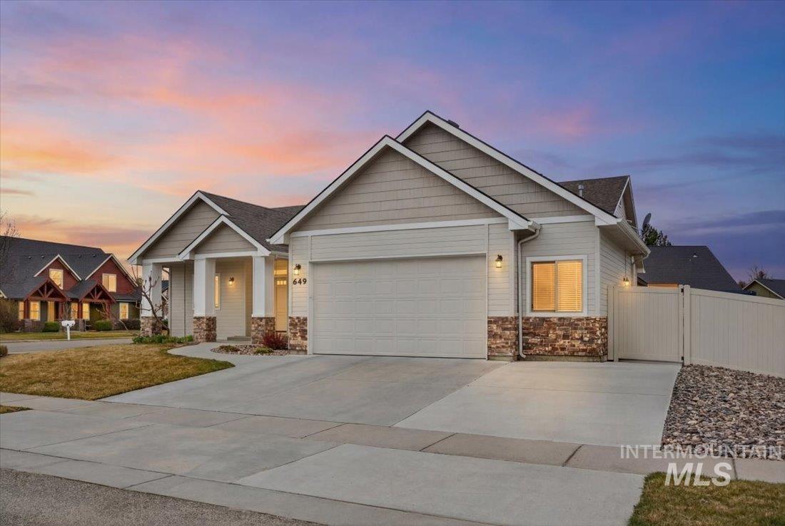 649 Lilac Street, Fruitland, Idaho 83619, 5 Bedrooms, 3 Bathrooms, Residential For Sale, Price $440,000,MLS 98977995