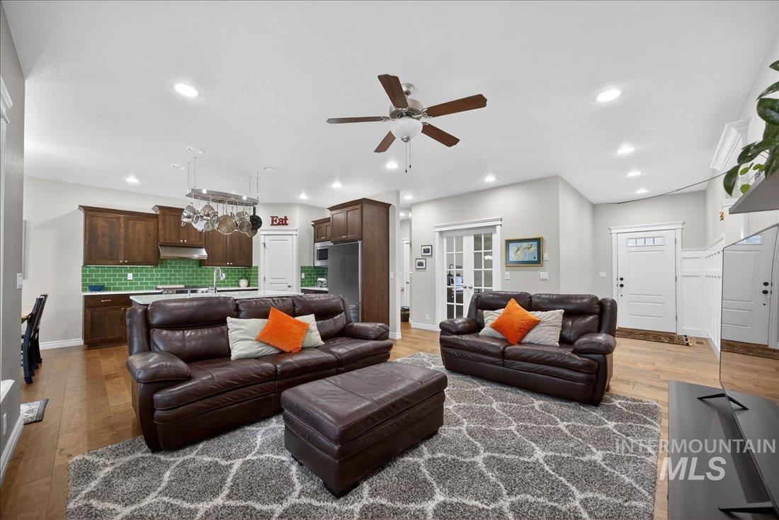 649 Lilac Street, Fruitland, Idaho 83619, 5 Bedrooms, 3 Bathrooms, Residential For Sale, Price $440,000,MLS 98977995