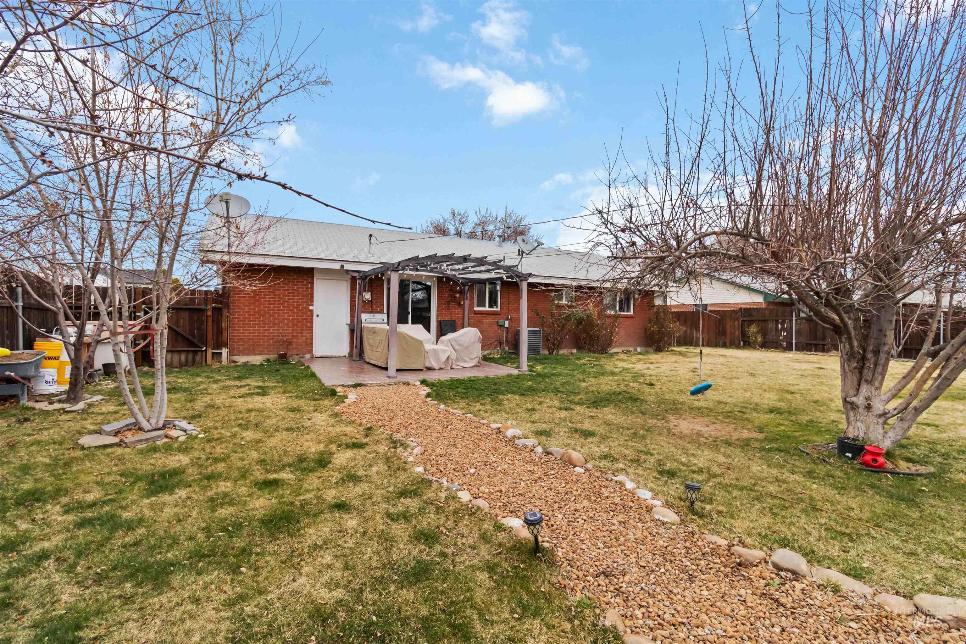 885 E 17th N, Mountain Home, Idaho 83647, 3 Bedrooms, 1 Bathroom, Residential For Sale, Price $250,000,MLS 98977997