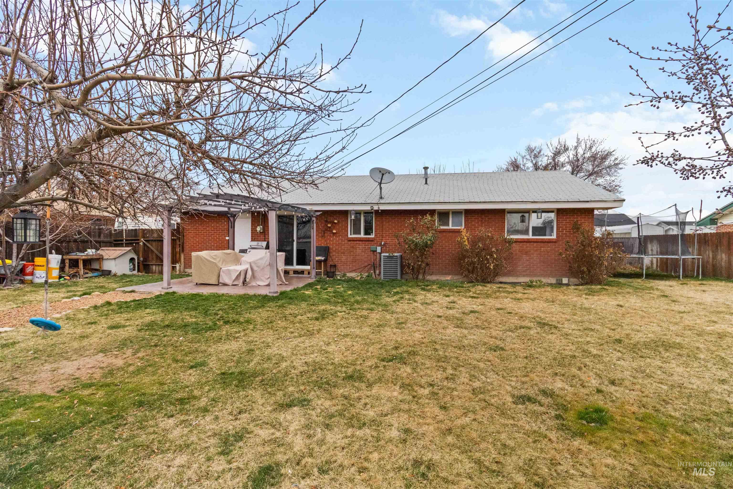 885 E 17th N, Mountain Home, Idaho 83647, 3 Bedrooms, 1 Bathroom, Residential For Sale, Price $250,000,MLS 98977997