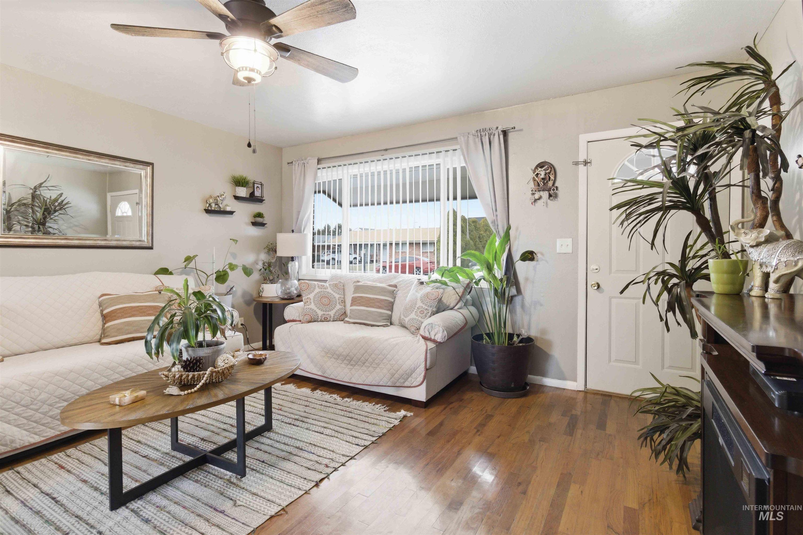 885 E 17th N, Mountain Home, Idaho 83647, 3 Bedrooms, 1 Bathroom, Residential For Sale, Price $250,000,MLS 98977997