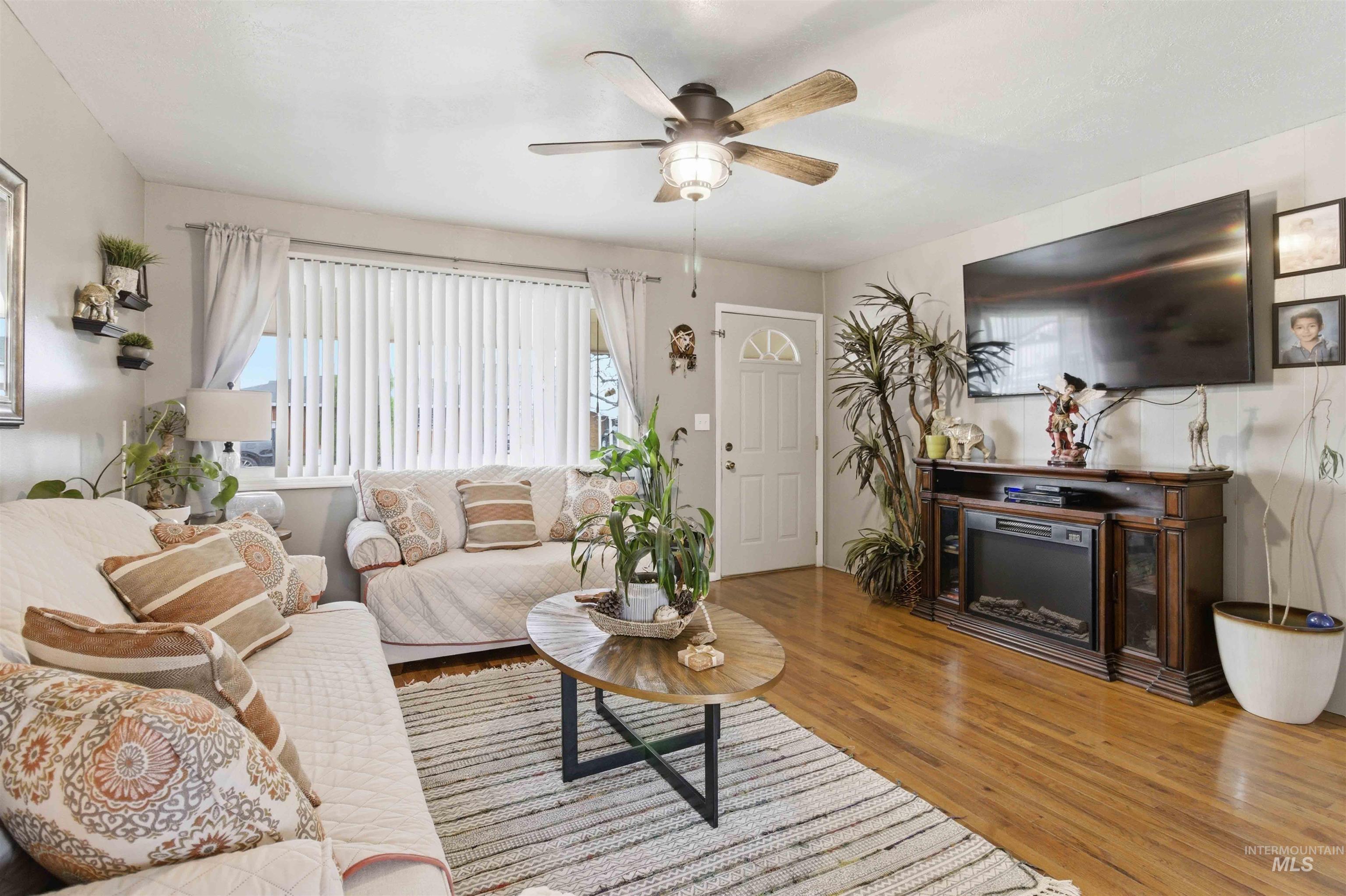 885 E 17th N, Mountain Home, Idaho 83647, 3 Bedrooms, 1 Bathroom, Residential For Sale, Price $250,000,MLS 98977997