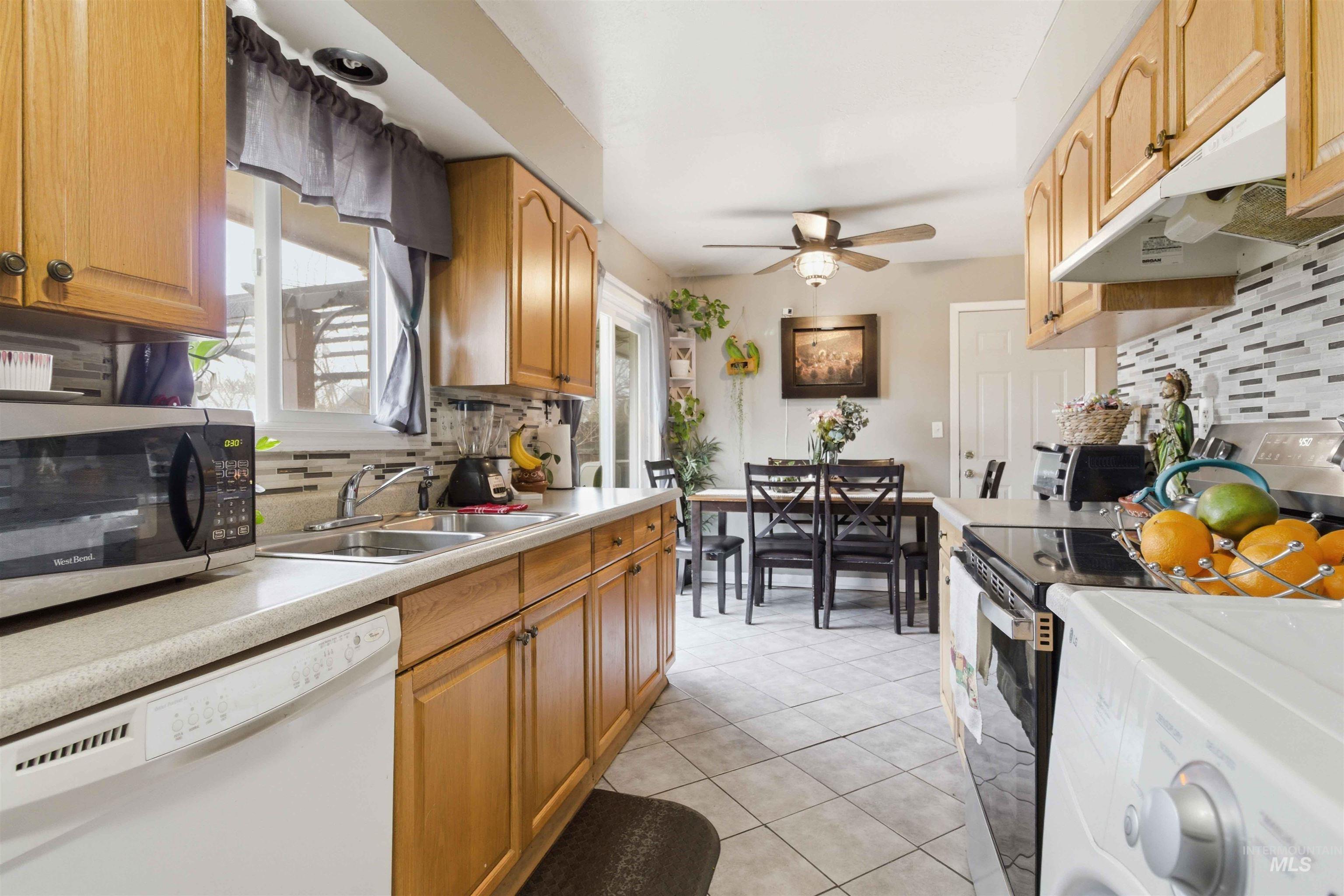 885 E 17th N, Mountain Home, Idaho 83647, 3 Bedrooms, 1 Bathroom, Residential For Sale, Price $250,000,MLS 98977997