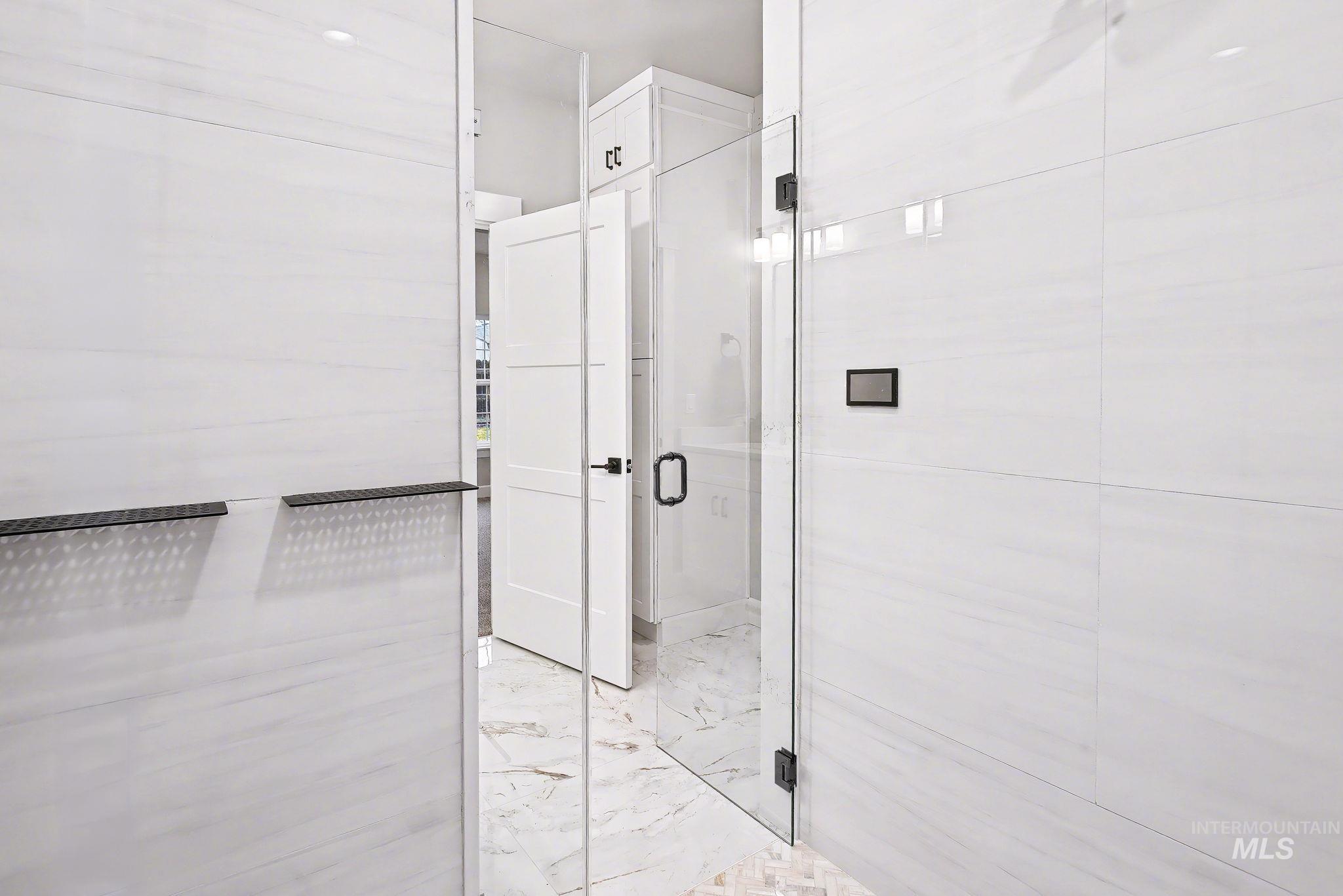 3213 Blackhawk Crt, Lewiston, Idaho 83501, 3 Bedrooms, 2 Bathrooms, Residential For Sale, Price $699,900,MLS 98978000