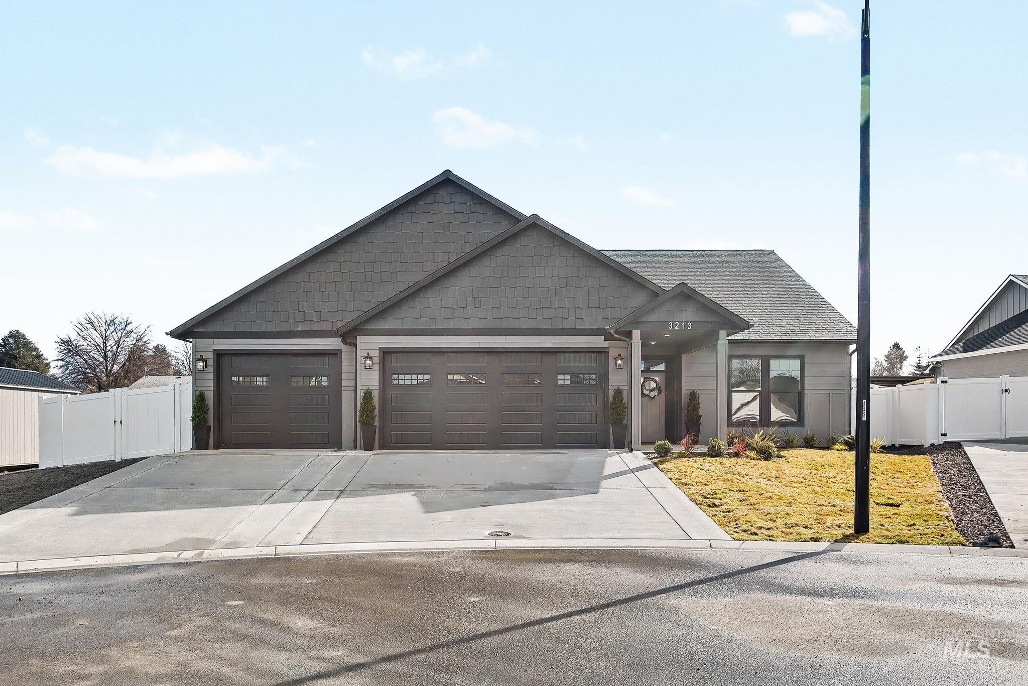 3213 Blackhawk Crt, Lewiston, Idaho 83501, 3 Bedrooms, 2 Bathrooms, Residential For Sale, Price $699,900,MLS 98978000