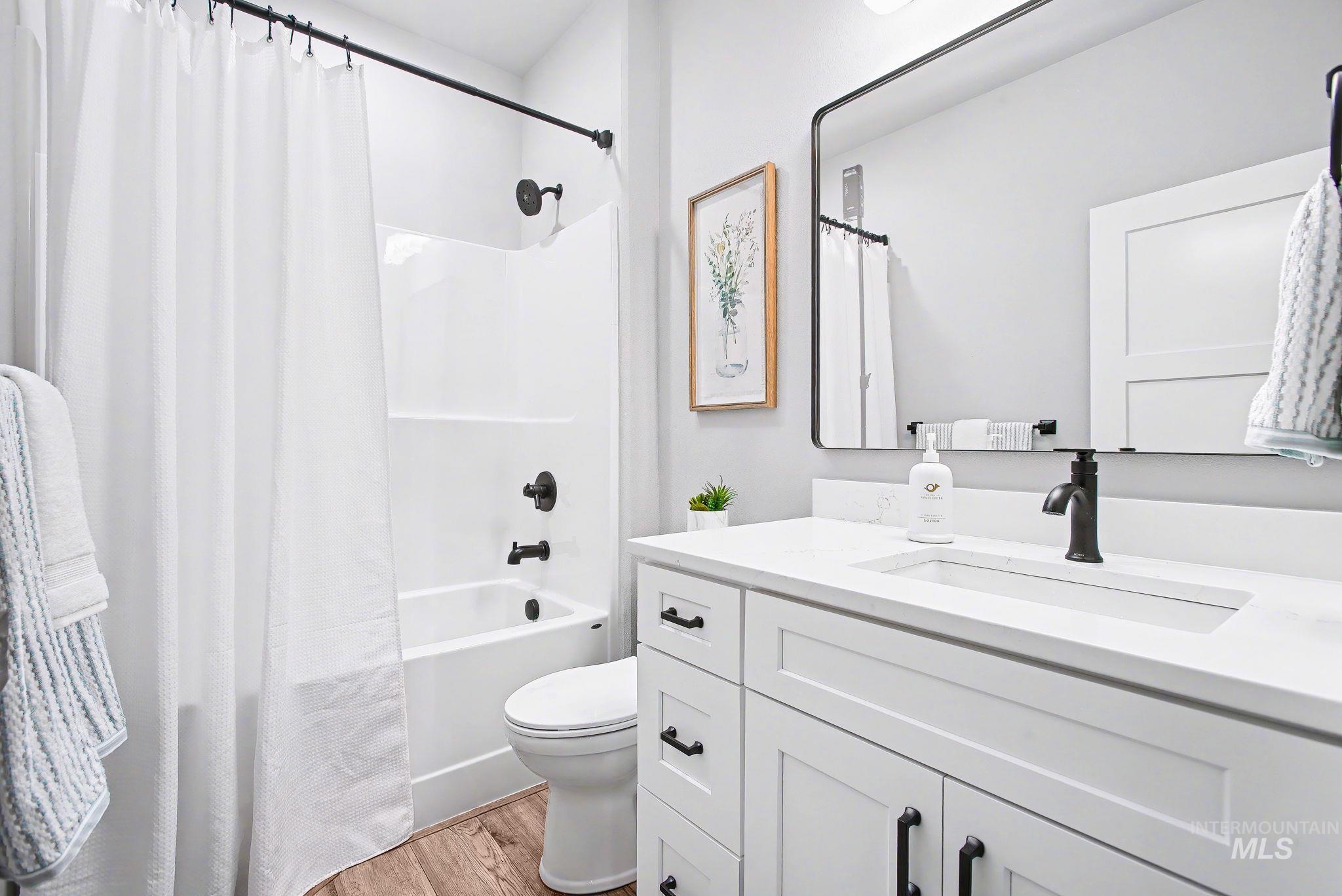 3213 Blackhawk Crt, Lewiston, Idaho 83501, 3 Bedrooms, 2 Bathrooms, Residential For Sale, Price $699,900,MLS 98978000