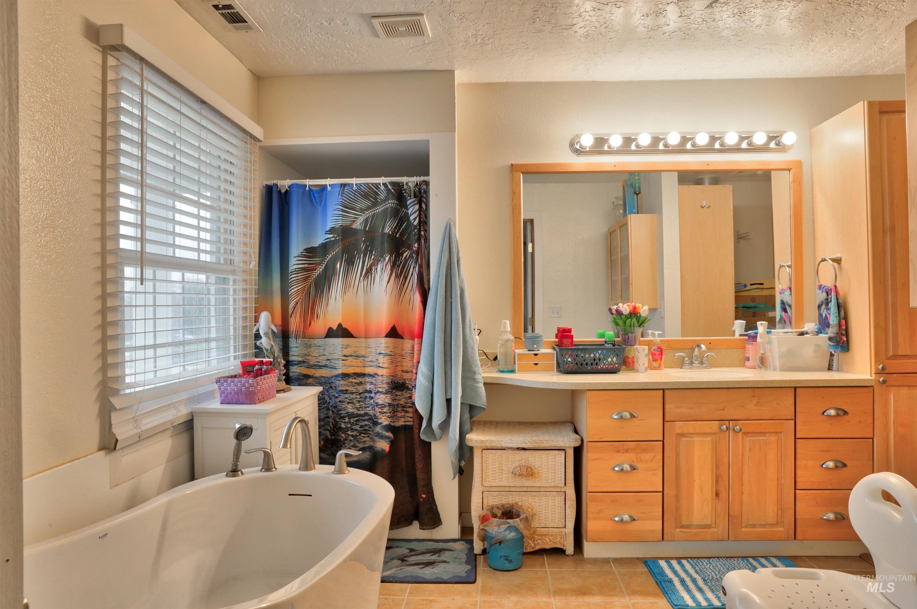 513 Ruth Ln., Nampa, Idaho 83686, 6 Bedrooms, 3.5 Bathrooms, Residential For Sale, Price $740,000,MLS 98978002