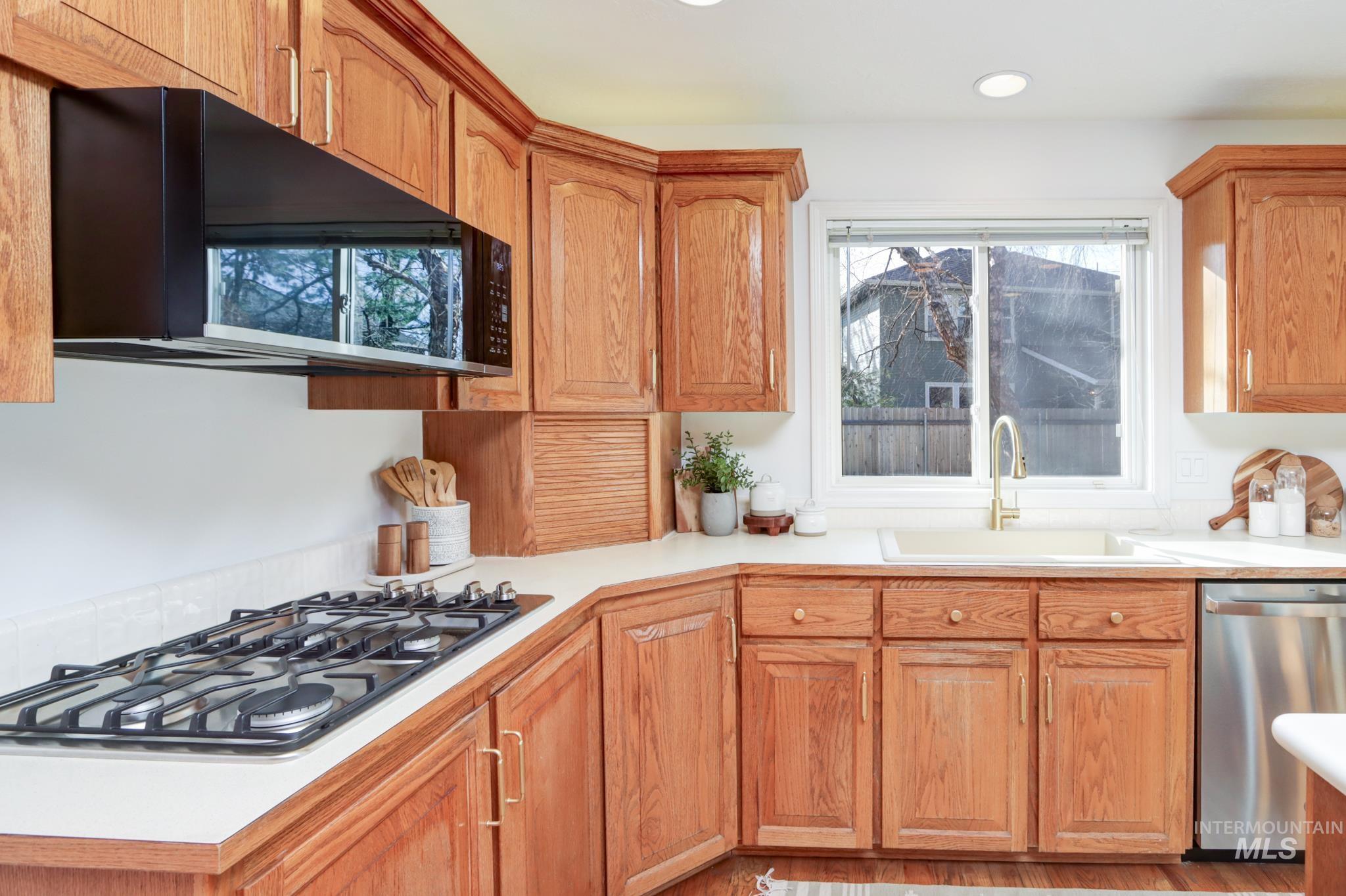 8037 W Innsbrook Ct, Boise, Idaho 83704, 3 Bedrooms, 2.5 Bathrooms, Residential For Sale, Price $734,900,MLS 98978003