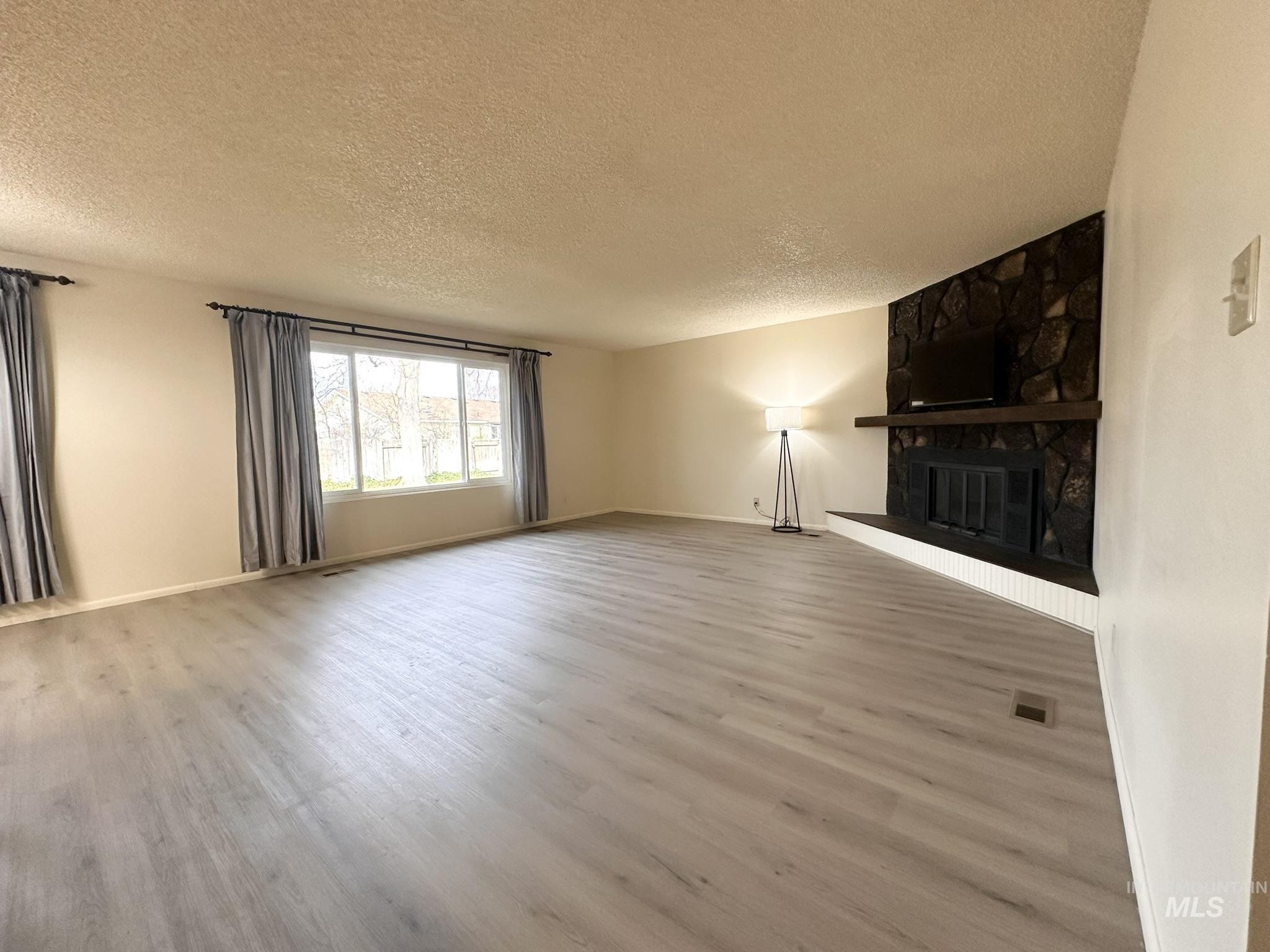 551 Park Meadows Cir, Twin Falls, Idaho 83301, 3 Bedrooms, 2 Bathrooms, Residential For Sale, Price $355,000,MLS 98978004