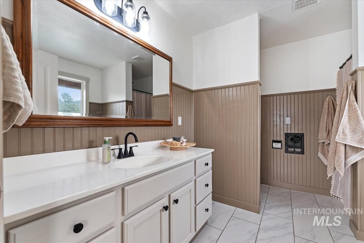 6 E Beck Rd, Garden Valley, Idaho 83622, 4 Bedrooms, 4.5 Bathrooms, Residential For Sale, Price $975,000,MLS 98978008