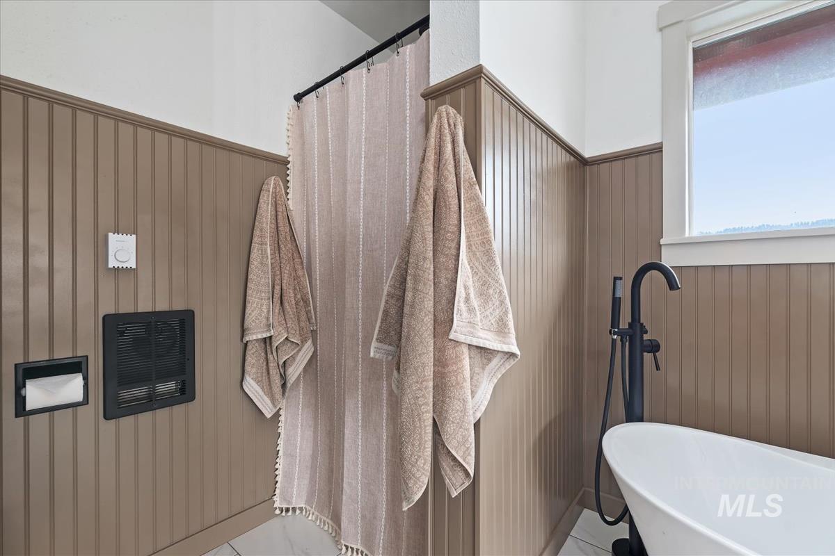 6 E Beck Rd, Garden Valley, Idaho 83622, 4 Bedrooms, 4.5 Bathrooms, Residential For Sale, Price $975,000,MLS 98978008