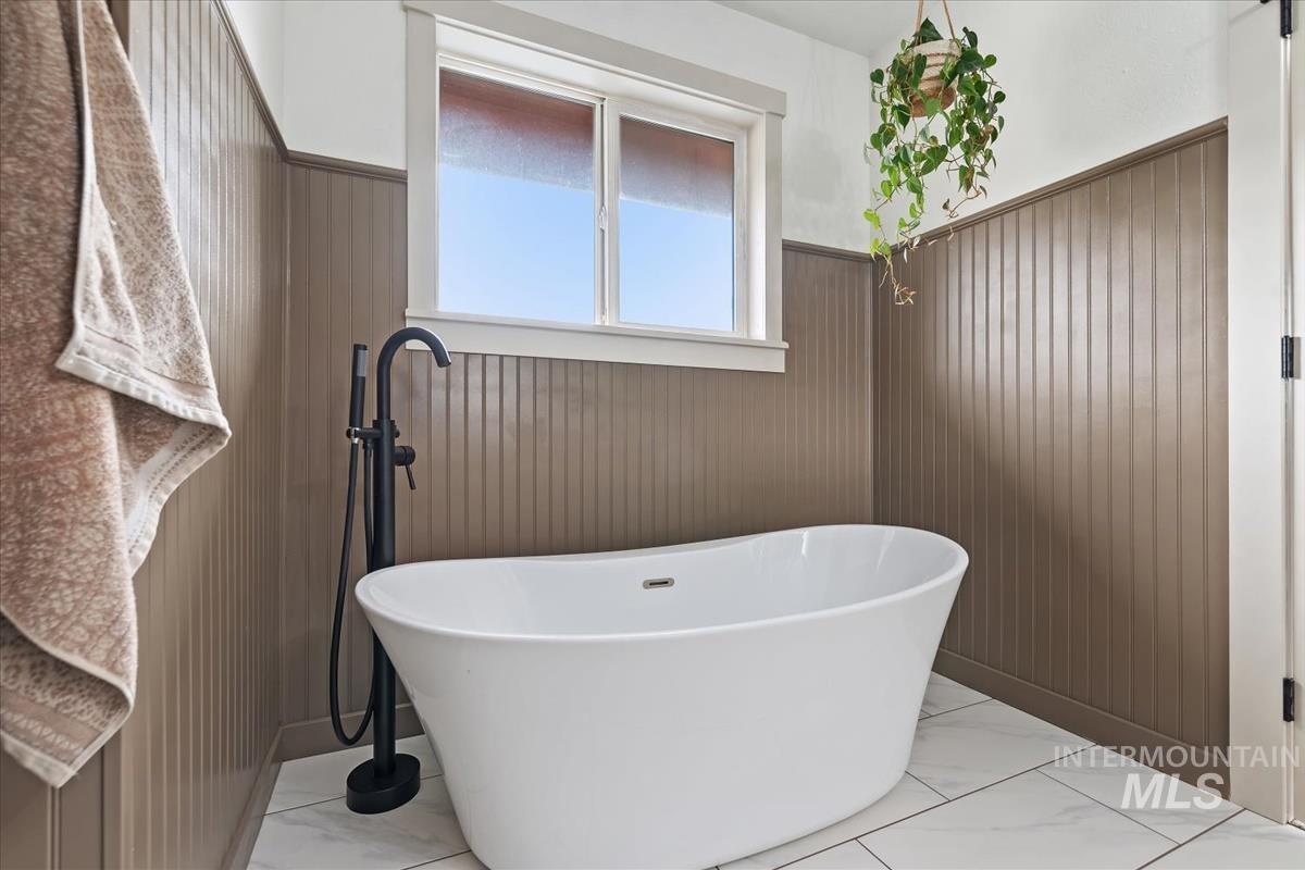 6 E Beck Rd, Garden Valley, Idaho 83622, 4 Bedrooms, 4.5 Bathrooms, Residential For Sale, Price $975,000,MLS 98978008