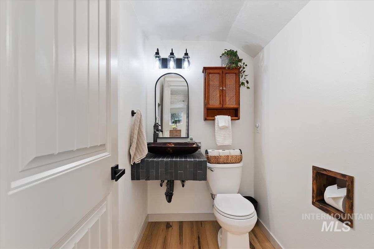 6 E Beck Rd, Garden Valley, Idaho 83622, 4 Bedrooms, 4.5 Bathrooms, Residential For Sale, Price $975,000,MLS 98978008