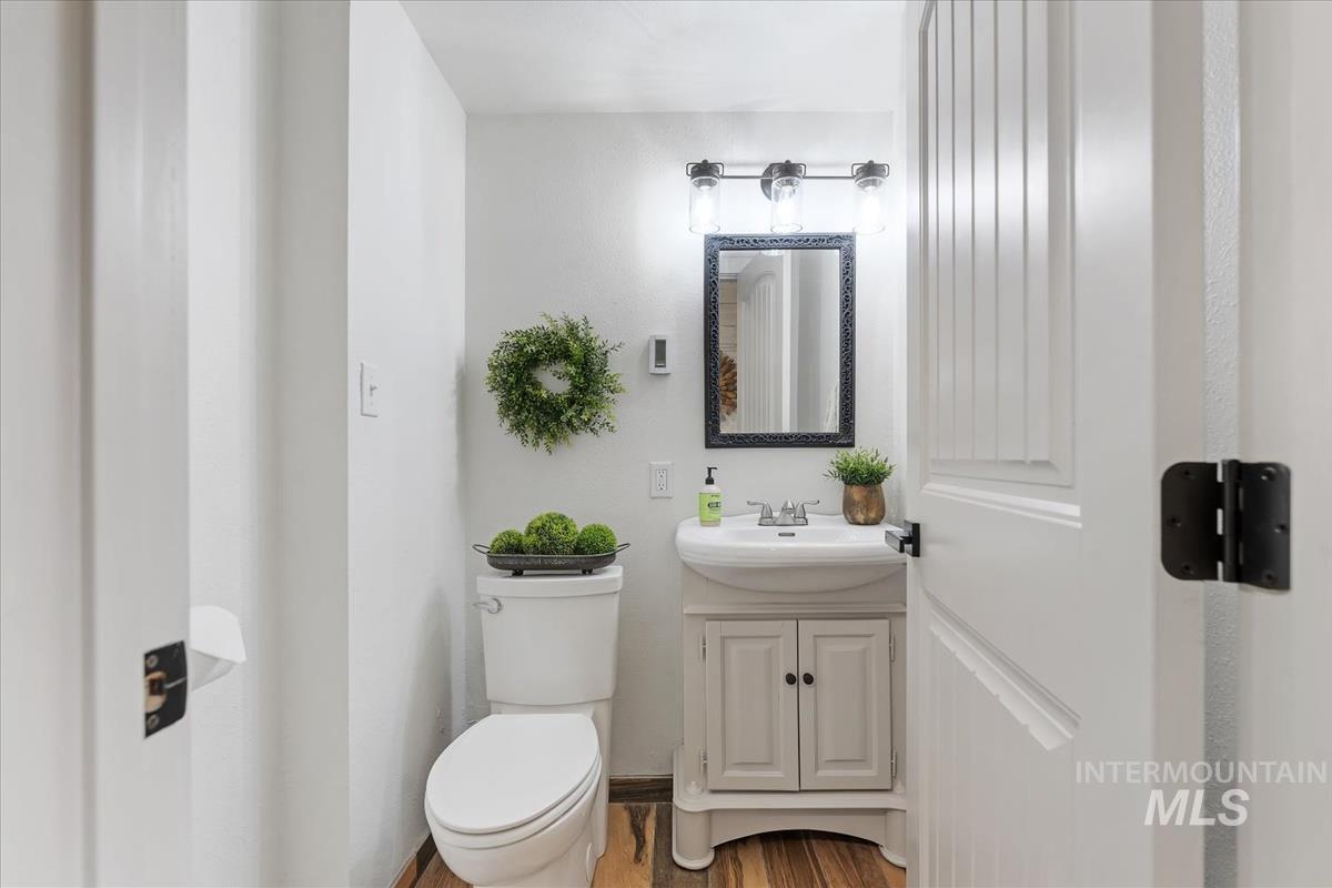 6 E Beck Rd, Garden Valley, Idaho 83622, 4 Bedrooms, 4.5 Bathrooms, Residential For Sale, Price $975,000,MLS 98978008