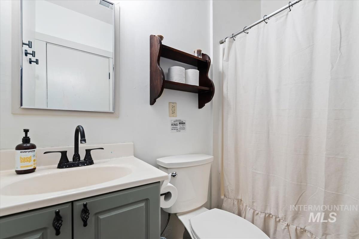 6 E Beck Rd, Garden Valley, Idaho 83622, 4 Bedrooms, 4.5 Bathrooms, Residential For Sale, Price $975,000,MLS 98978008