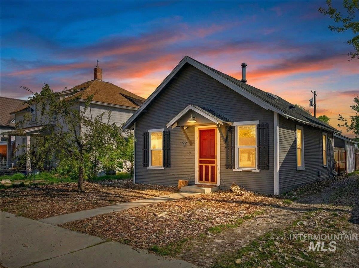 722 S Washington, Emmett, Idaho 83617, 2 Bedrooms, 1 Bathroom, Residential For Sale, Price $249,900,MLS 98978014