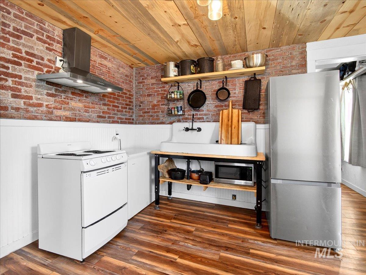 722 S Washington, Emmett, Idaho 83617, 2 Bedrooms, 1 Bathroom, Residential For Sale, Price $249,900,MLS 98978014