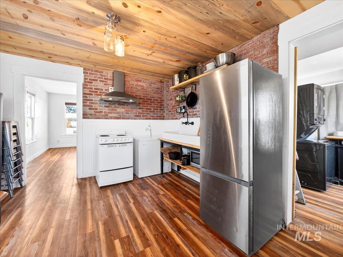 722 S Washington, Emmett, Idaho 83617, 2 Bedrooms, 1 Bathroom, Residential For Sale, Price $249,900,MLS 98978014