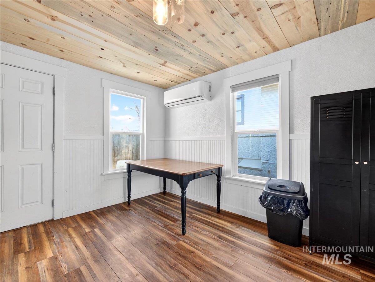 722 S Washington, Emmett, Idaho 83617, 2 Bedrooms, 1 Bathroom, Residential For Sale, Price $249,900,MLS 98978014