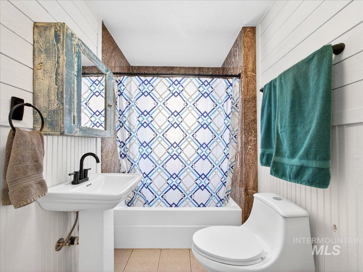 722 S Washington, Emmett, Idaho 83617, 2 Bedrooms, 1 Bathroom, Residential For Sale, Price $249,900,MLS 98978014