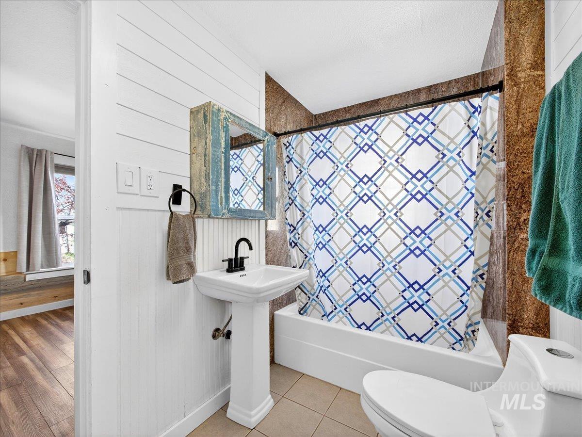 722 S Washington, Emmett, Idaho 83617, 2 Bedrooms, 1 Bathroom, Residential For Sale, Price $249,900,MLS 98978014