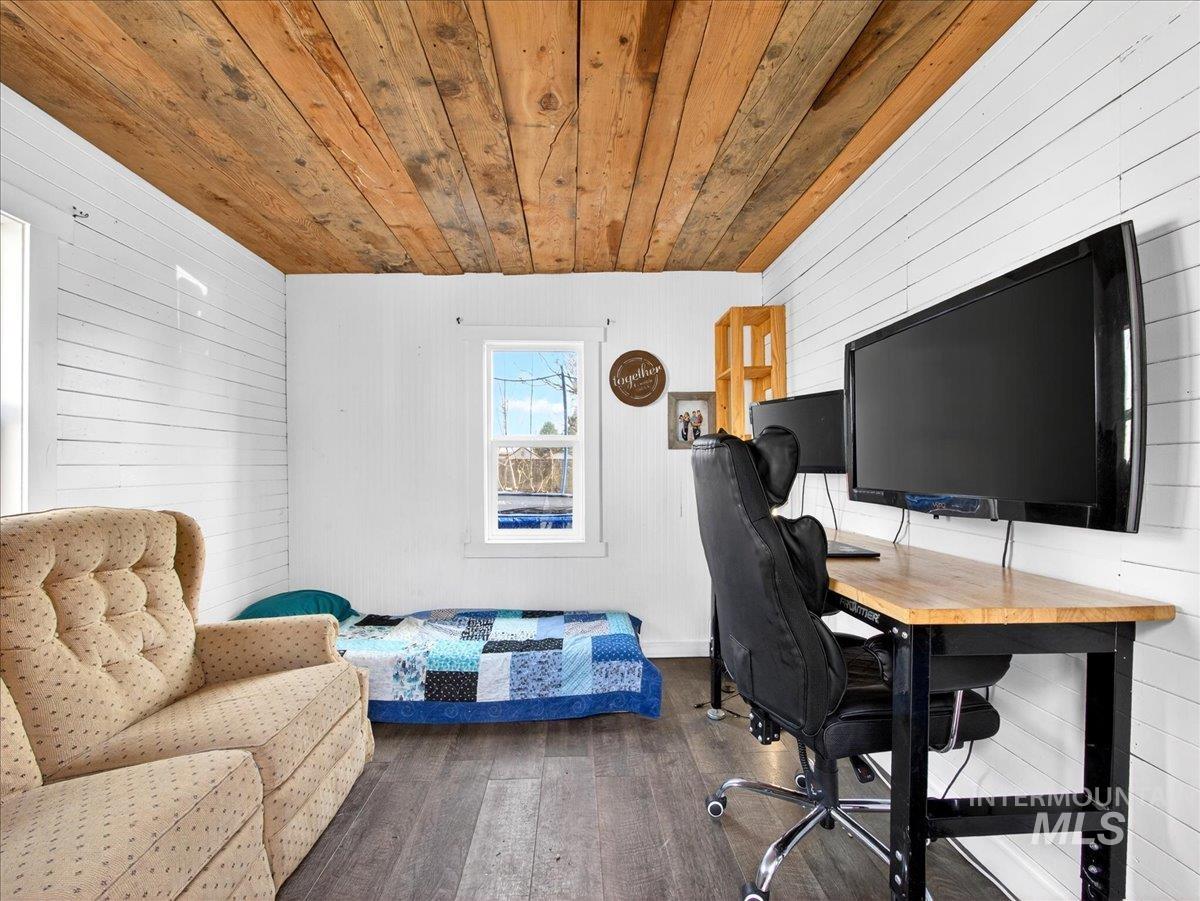 722 S Washington, Emmett, Idaho 83617, 2 Bedrooms, 1 Bathroom, Residential For Sale, Price $249,900,MLS 98978014