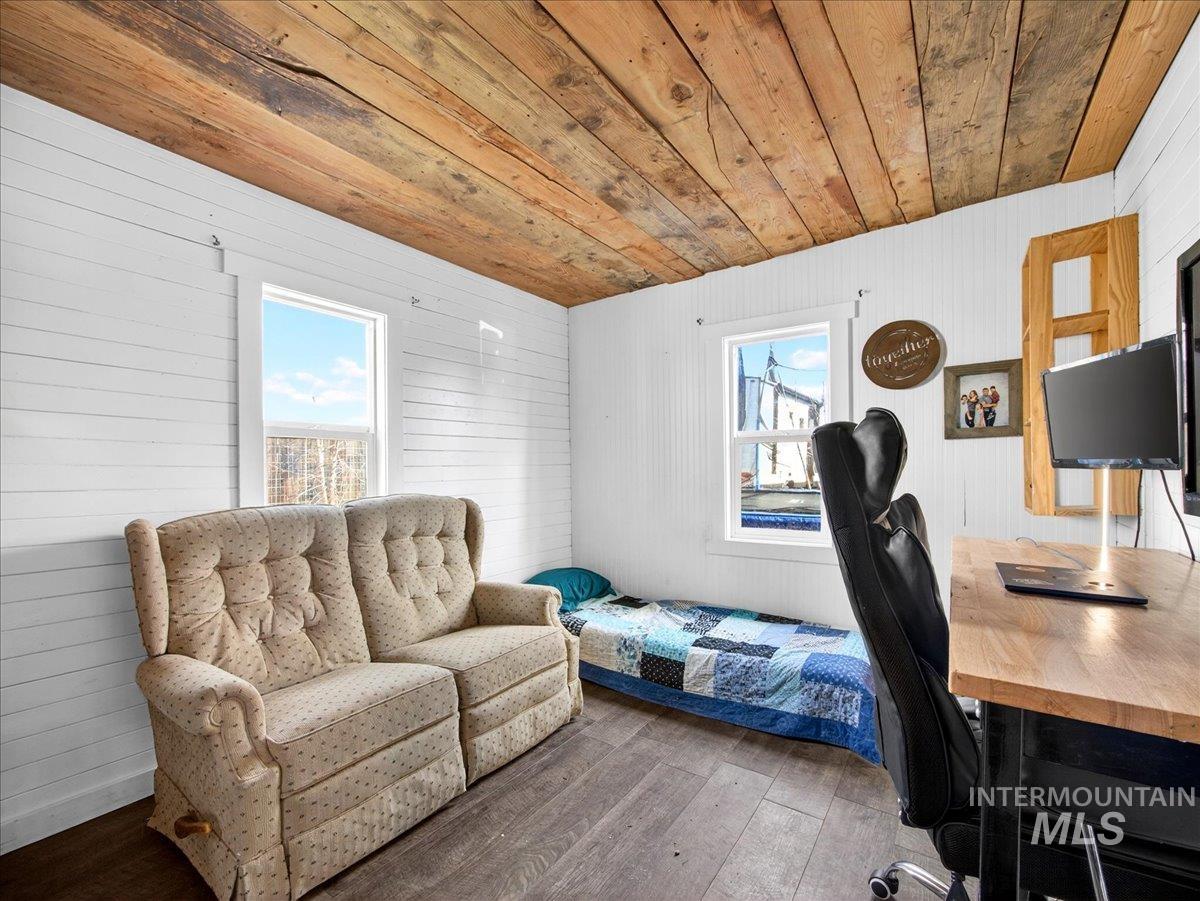 722 S Washington, Emmett, Idaho 83617, 2 Bedrooms, 1 Bathroom, Residential For Sale, Price $249,900,MLS 98978014