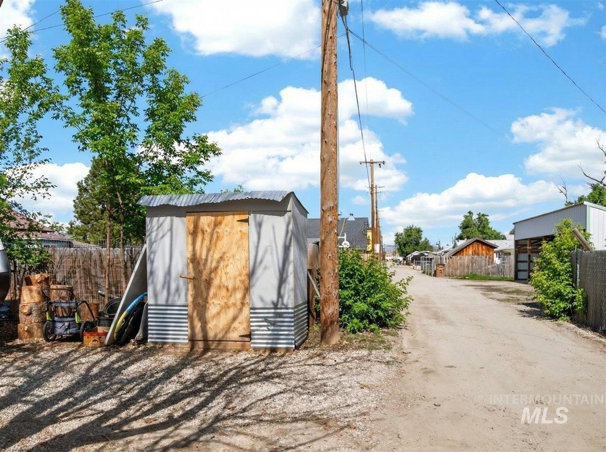 722 S Washington, Emmett, Idaho 83617, 2 Bedrooms, 1 Bathroom, Residential For Sale, Price $249,900,MLS 98978014