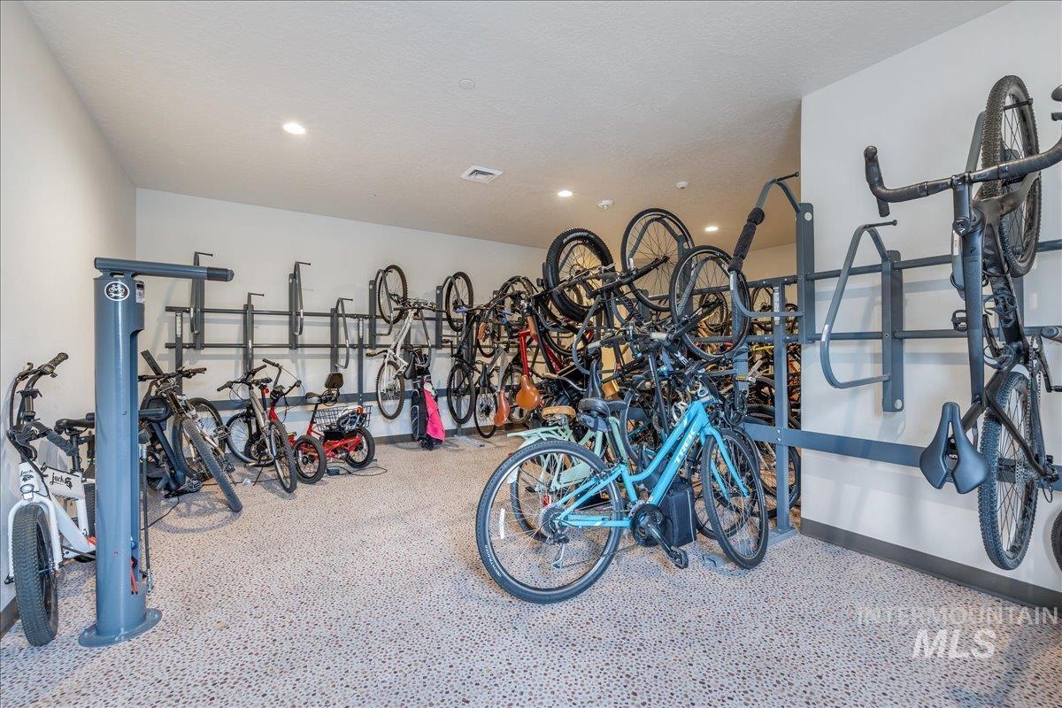 4184 E Haystack St, Boise, Idaho 83716, 2 Bedrooms, 2 Bathrooms, Residential For Sale, Price $509,900,MLS 98978016