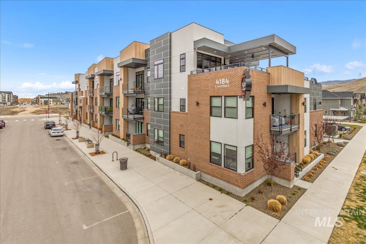 4184 E Haystack St, Boise, Idaho 83716, 2 Bedrooms, 2 Bathrooms, Residential For Sale, Price $509,900,MLS 98978016