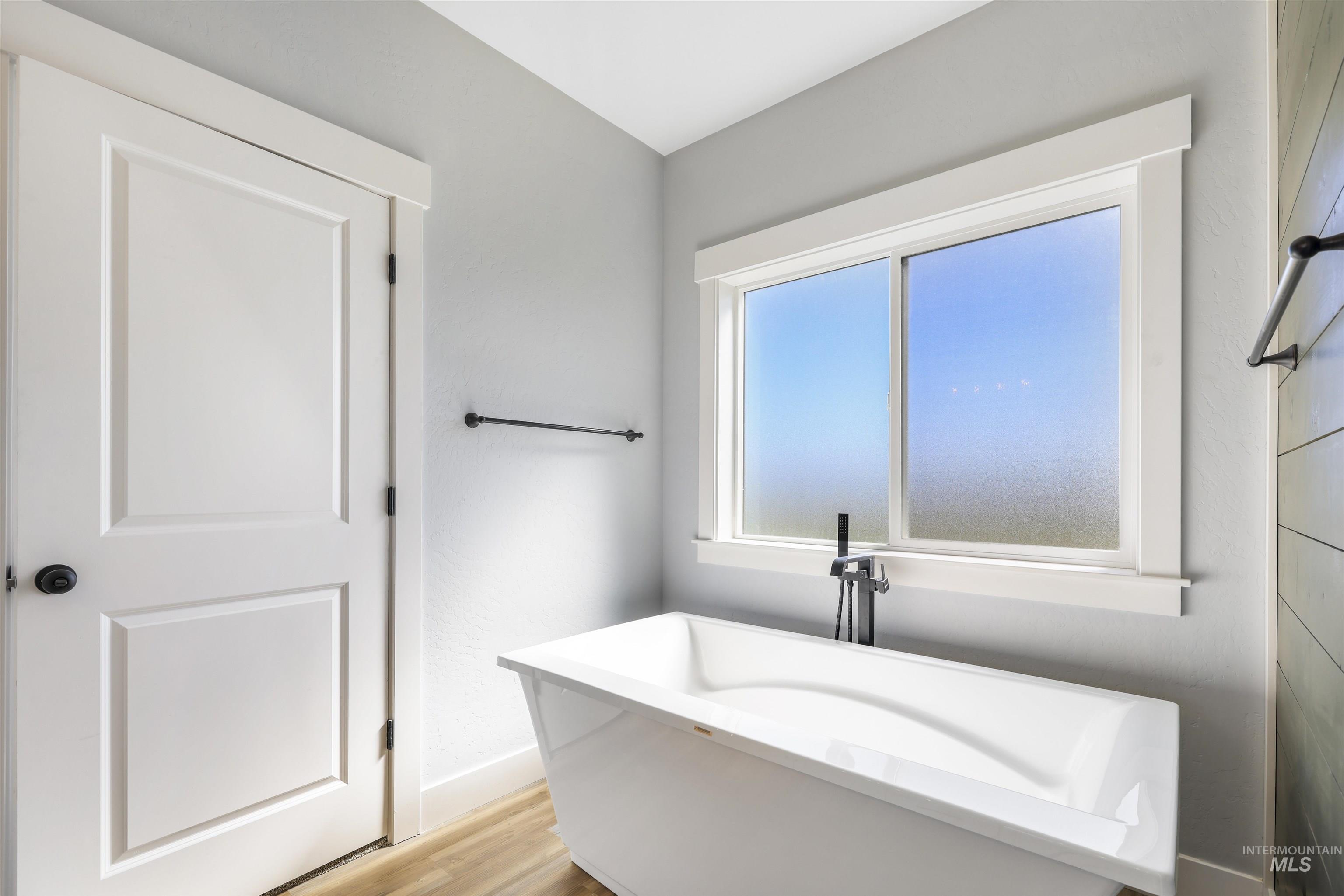 2514 Tulip cir, Twin Falls, Idaho 83301, 4 Bedrooms, 2.5 Bathrooms, Residential For Sale, Price $815,000, 98978017