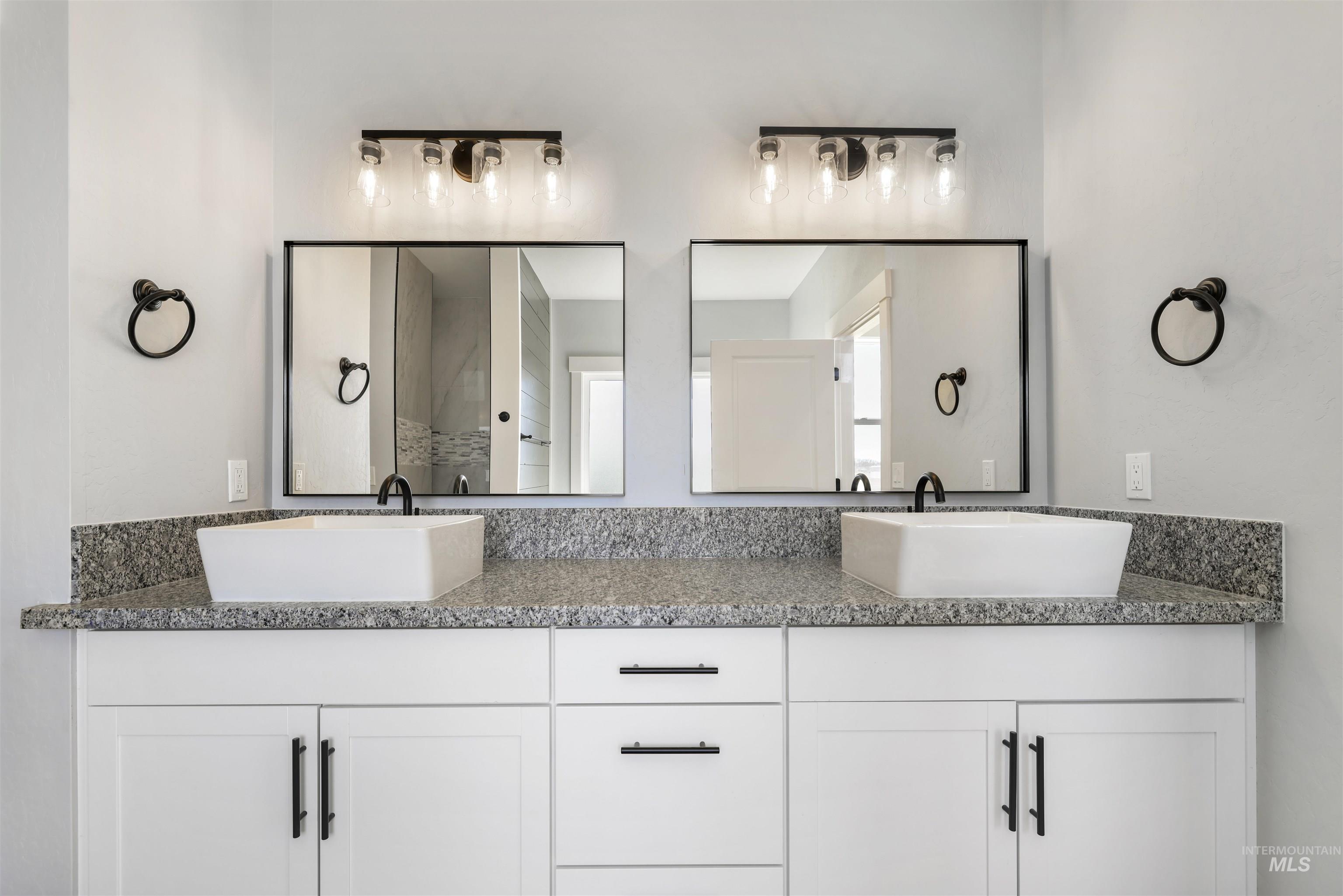 2514 Tulip cir, Twin Falls, Idaho 83301, 4 Bedrooms, 2.5 Bathrooms, Residential For Sale, Price $815,000, 98978017