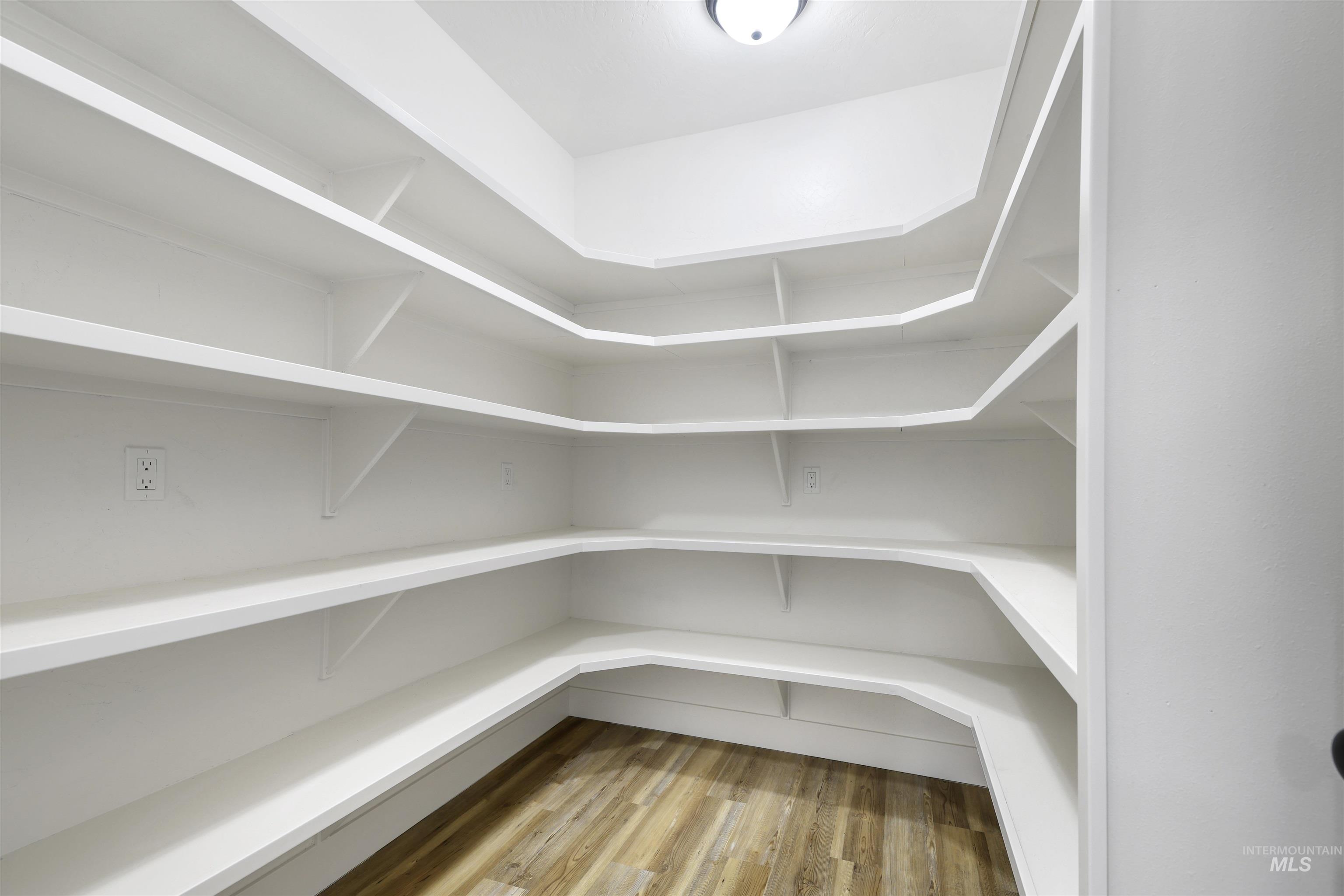 2514 Tulip cir, Twin Falls, Idaho 83301, 4 Bedrooms, 2.5 Bathrooms, Residential For Sale, Price $815,000, 98978017