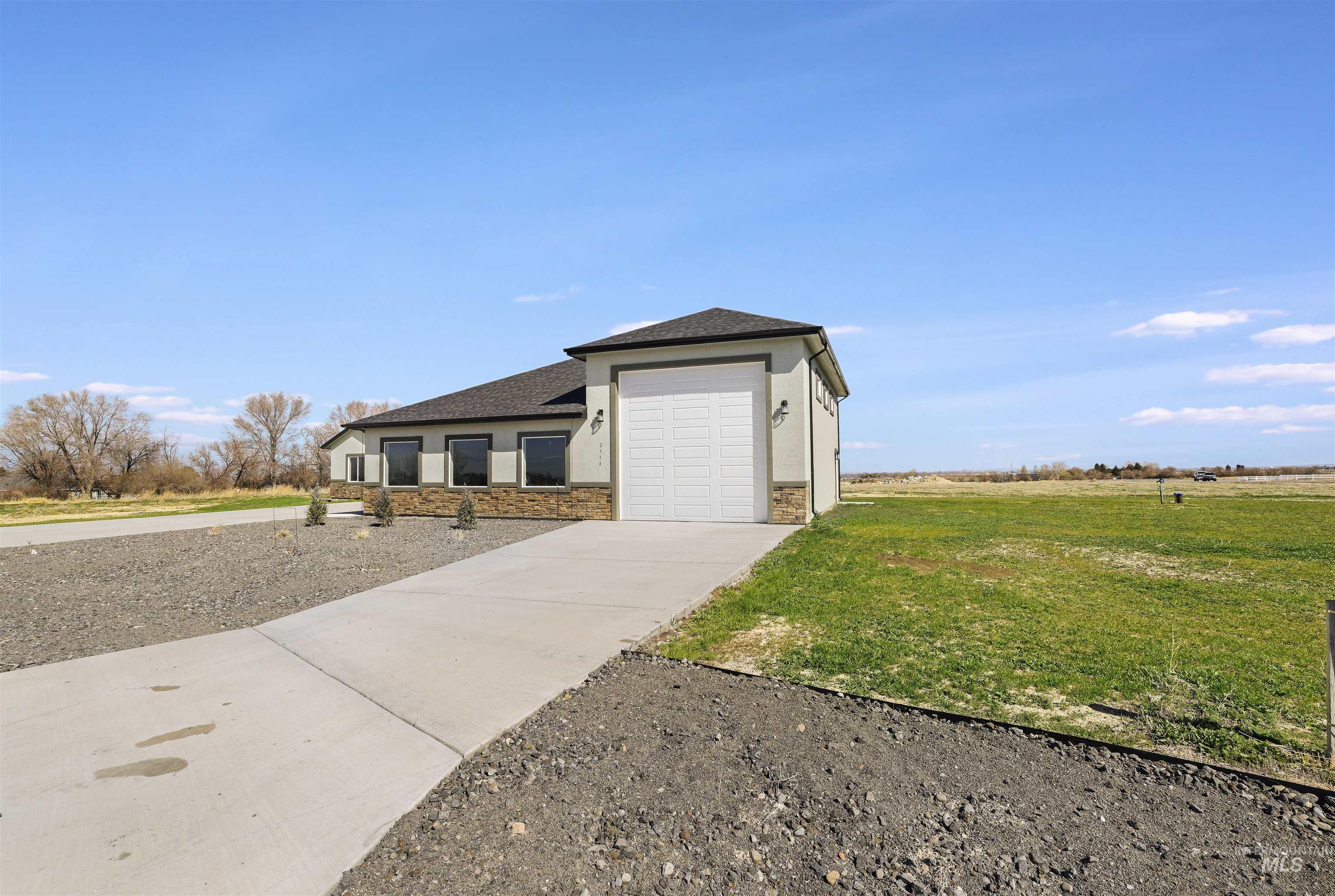 2514 Tulip cir, Twin Falls, Idaho 83301, 4 Bedrooms, 2.5 Bathrooms, Residential For Sale, Price $815,000, 98978017