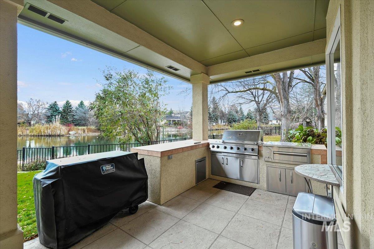 5280 N Lakemomt Ln, Garden City, Idaho 83714, 3 Bedrooms, 2.5 Bathrooms, Residential For Sale, Price $1,550,000,MLS 98978020