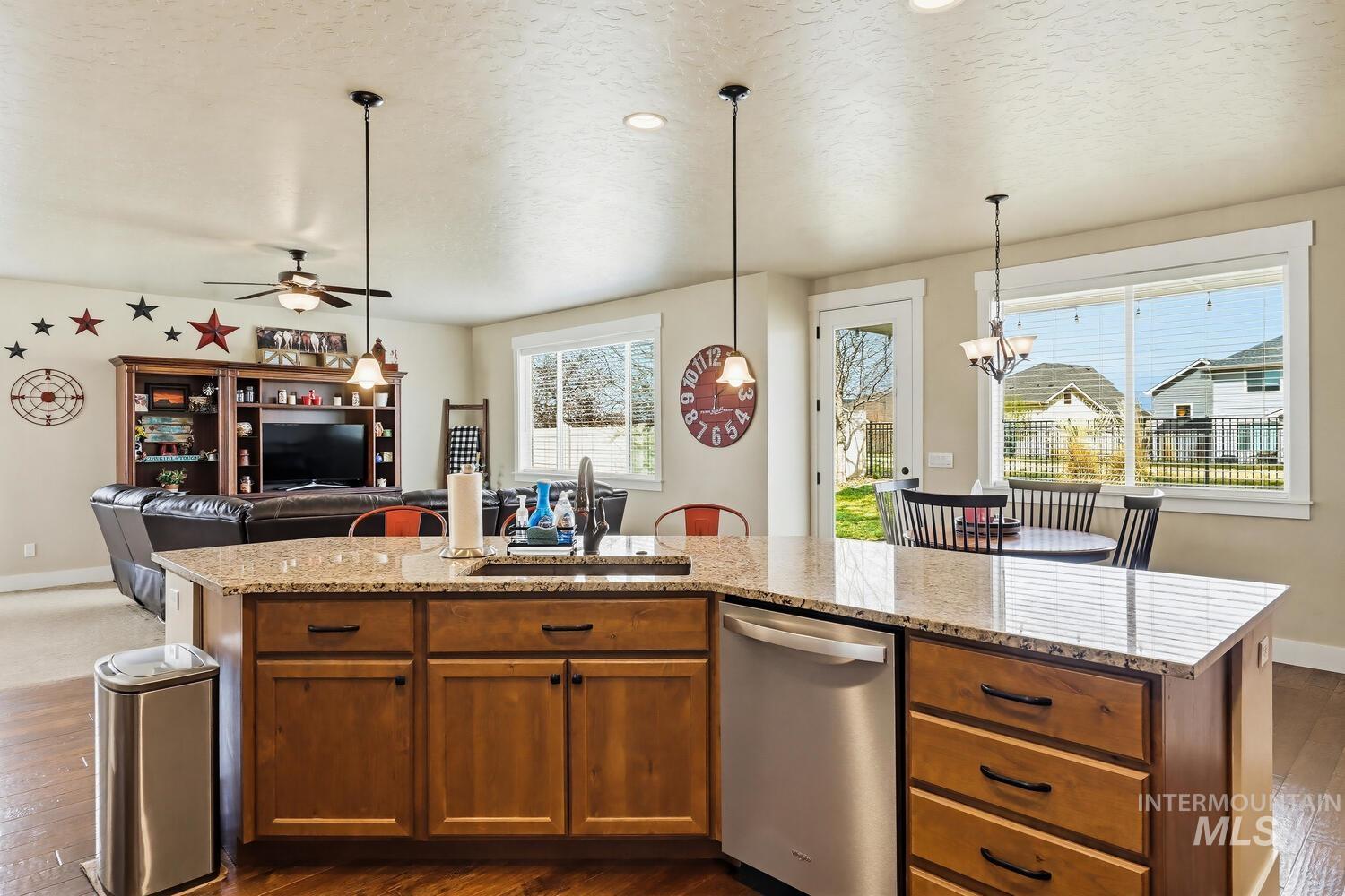 886 E Bay Owl Dr, Kuna, Idaho 83634, 3 Bedrooms, 2.5 Bathrooms, Residential For Sale, Price $665,000,MLS 98978024