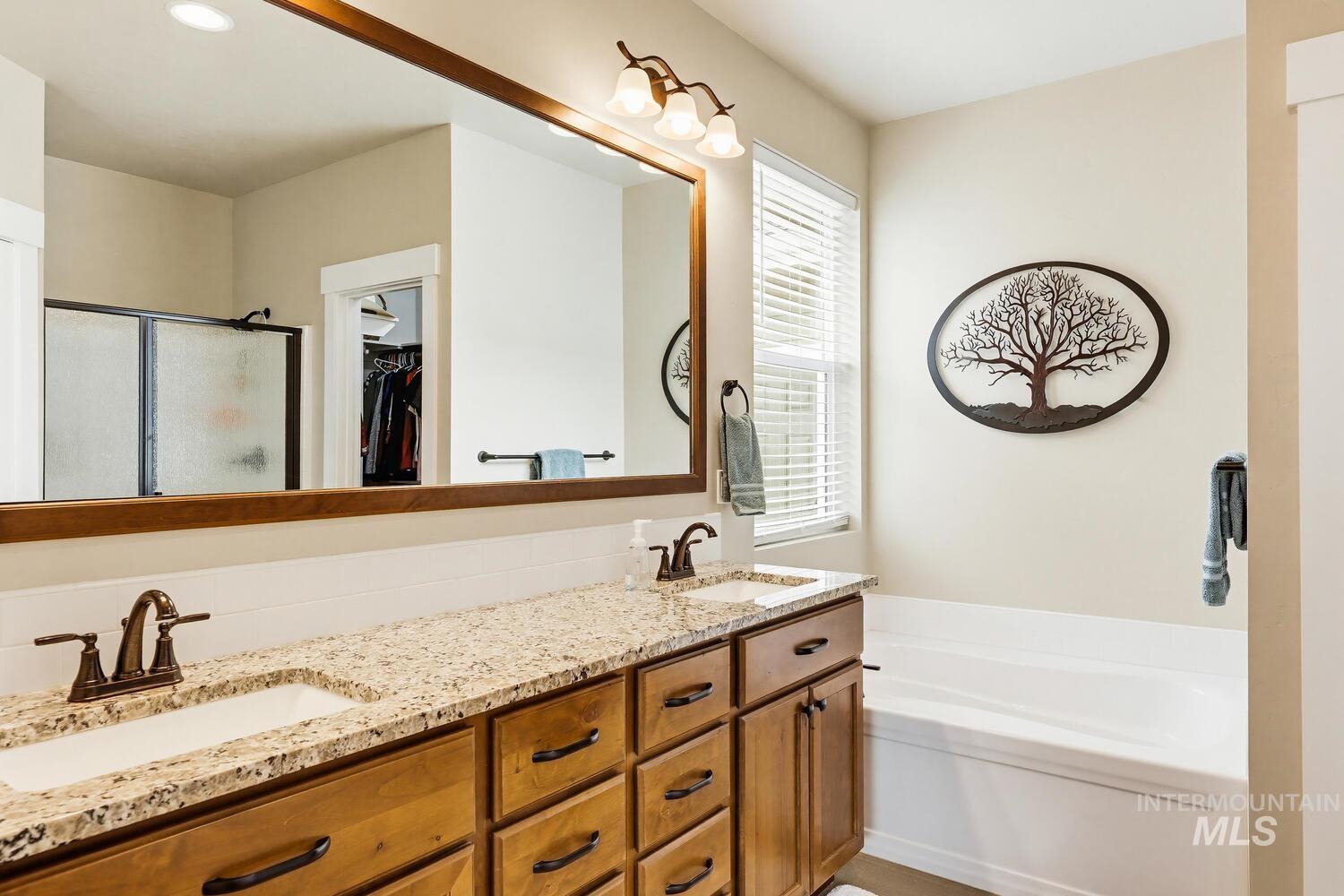 886 E Bay Owl Dr, Kuna, Idaho 83634, 3 Bedrooms, 2.5 Bathrooms, Residential For Sale, Price $665,000,MLS 98978024