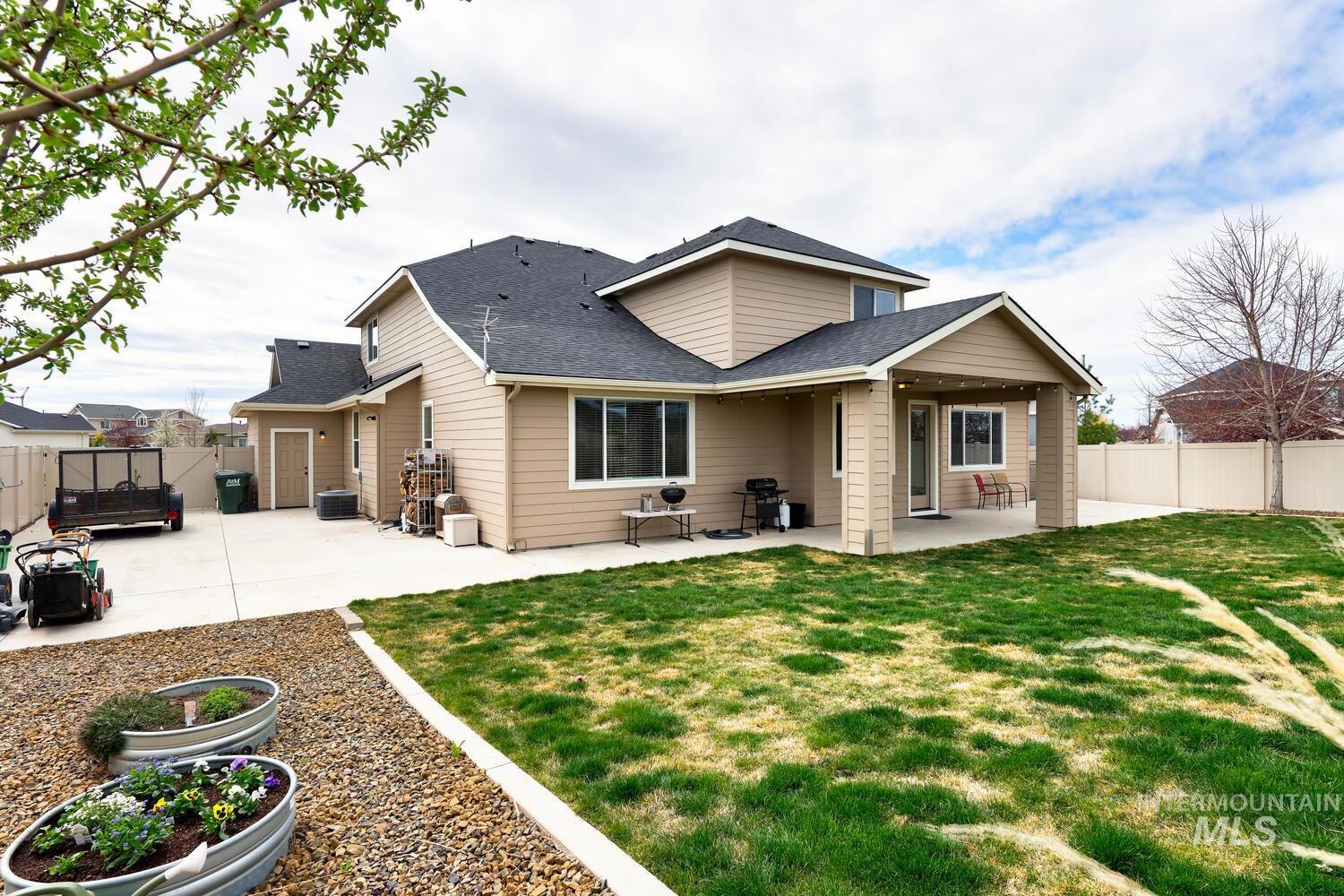 886 E Bay Owl Dr, Kuna, Idaho 83634, 3 Bedrooms, 2.5 Bathrooms, Residential For Sale, Price $665,000,MLS 98978024