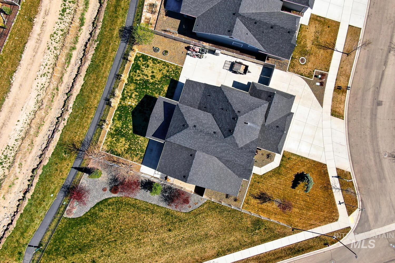 886 E Bay Owl Dr, Kuna, Idaho 83634, 3 Bedrooms, 2.5 Bathrooms, Residential For Sale, Price $665,000,MLS 98978024