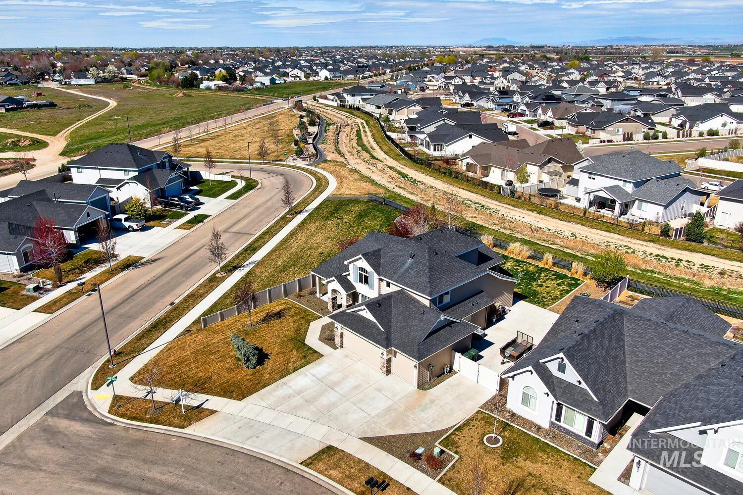 886 E Bay Owl Dr, Kuna, Idaho 83634, 3 Bedrooms, 2.5 Bathrooms, Residential For Sale, Price $665,000,MLS 98978024