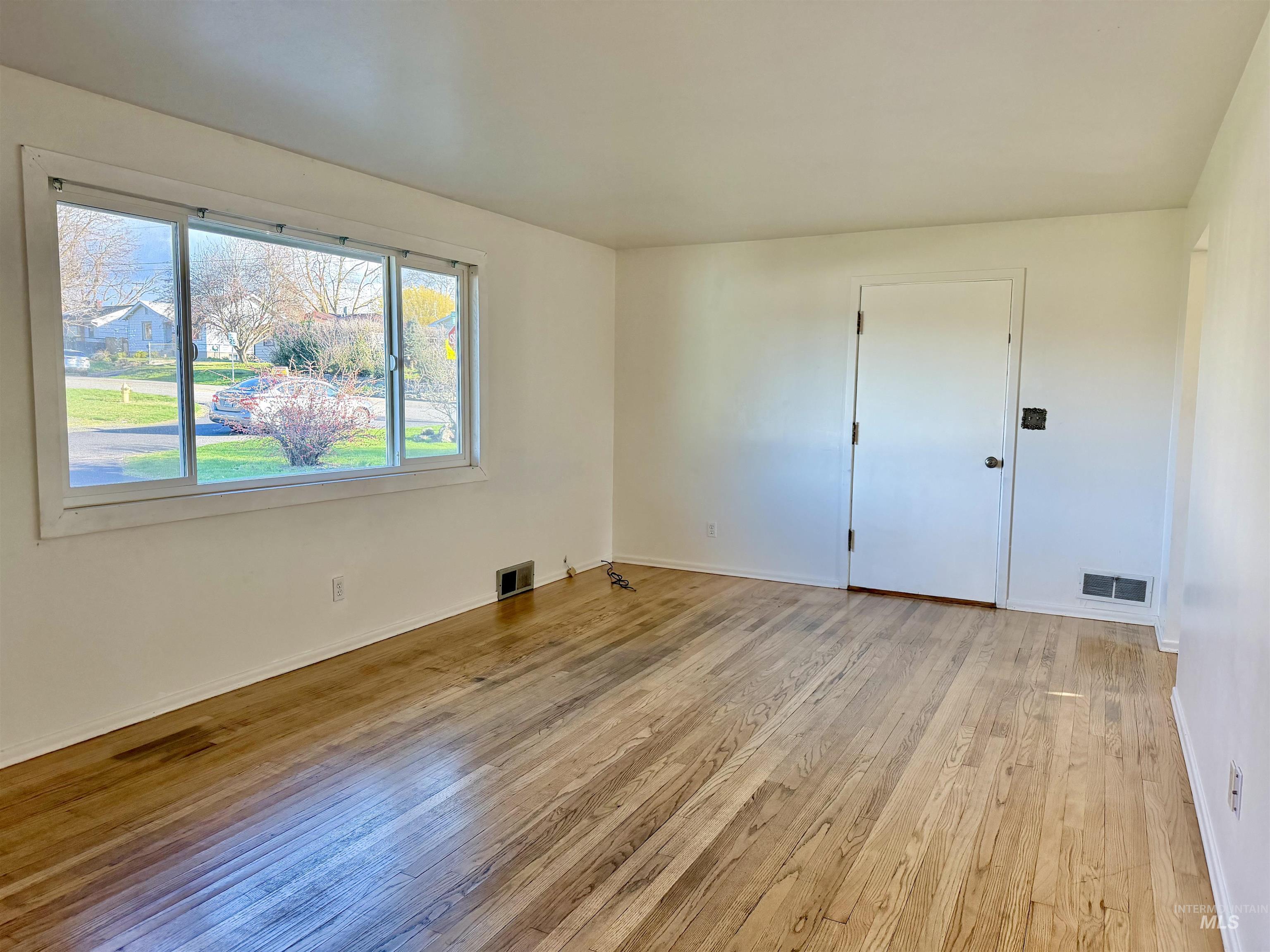 1522 13th St, Lewiston, Idaho 83501, 4 Bedrooms, 2 Bathrooms, Residential For Sale, Price $325,000,MLS 98978030