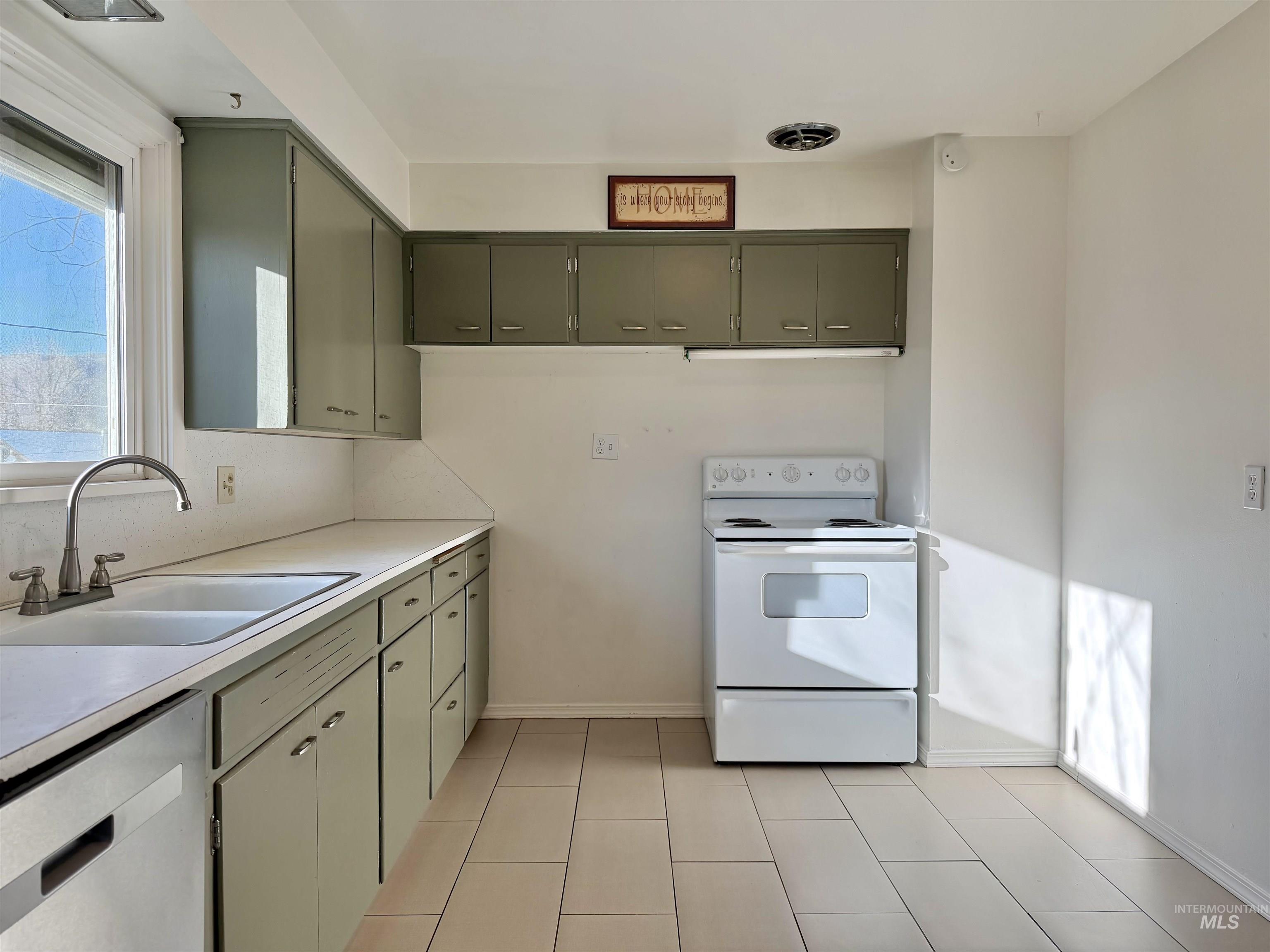 1522 13th St, Lewiston, Idaho 83501, 3 Bedrooms, 1 Bathroom, Residential Income For Sale, Price $325,000,MLS 98978031